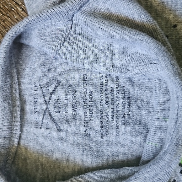 Grunt style poop onesie - Picture 3 of 5